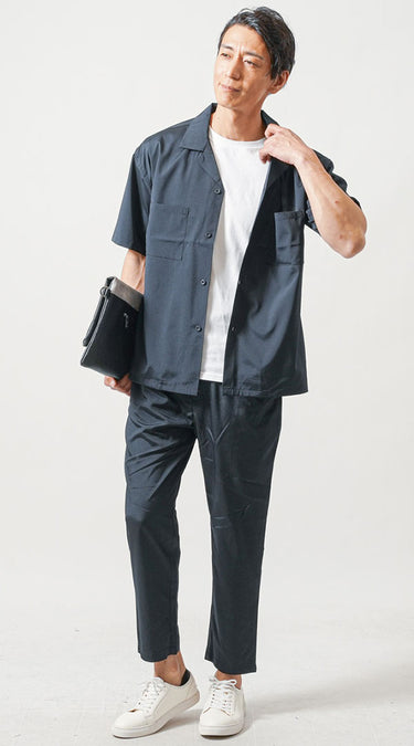 ネイビーシャツ×ネイビーパンツの全身コーデ例