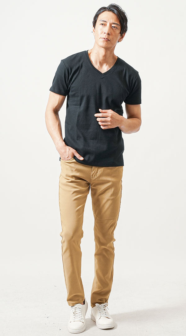 黒半袖Tシャツ　ベージュチノパンツ　snp_ns2173