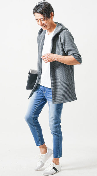 メンズの半袖フード付きカーディガンデニム白スニーカーコーデ