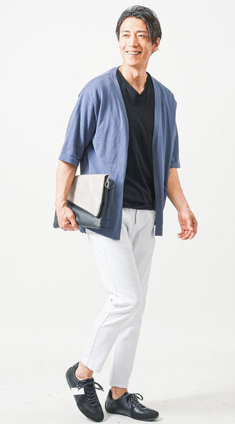 40代メンズにおすすめの白パンツとカーディガンを使った夏のきれいめカジュアルコーディネート例