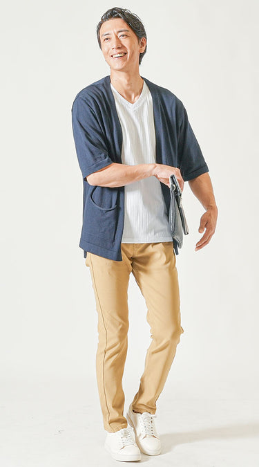 メンズにおすすめのベージュパンツと夏アウターのコーデ例