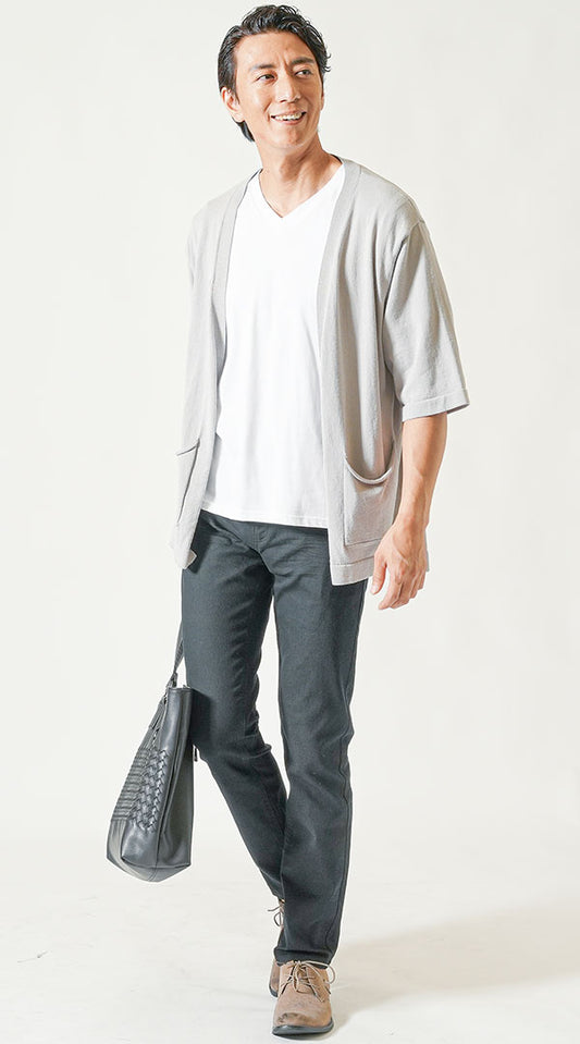 グレーカーディガン　白半袖Tシャツ　黒テーパードパンツ　snp_nx0056