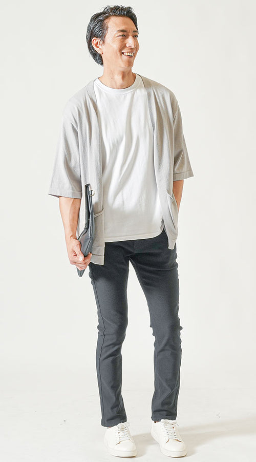 メンズ半袖ボタンレスカーディガンのおしゃれな夏の重ね着コーデ例