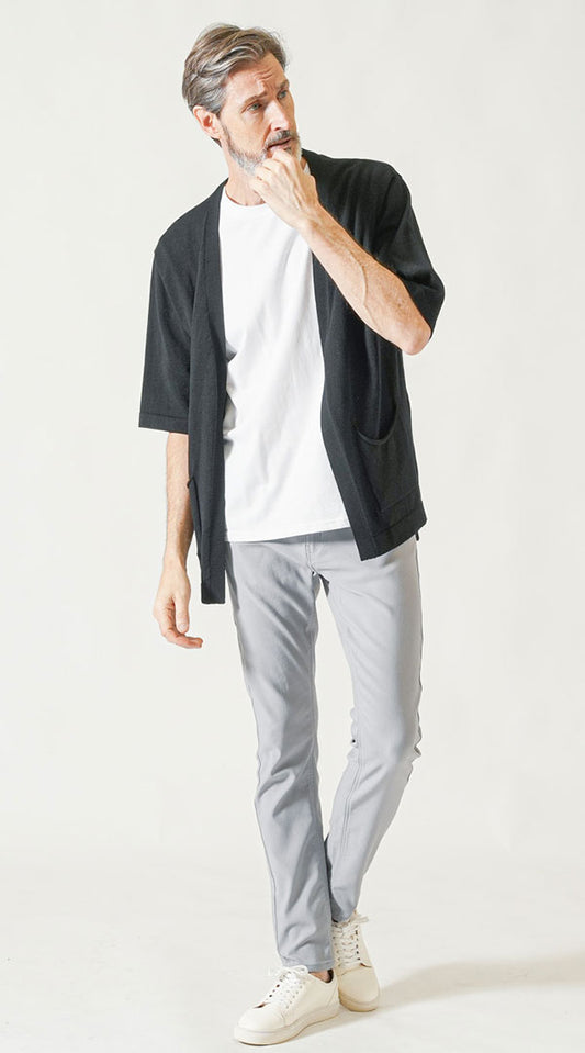 【60代】黒カーディガン　白半袖Tシャツ　グレーテーパードパンツ　snp_nw0990