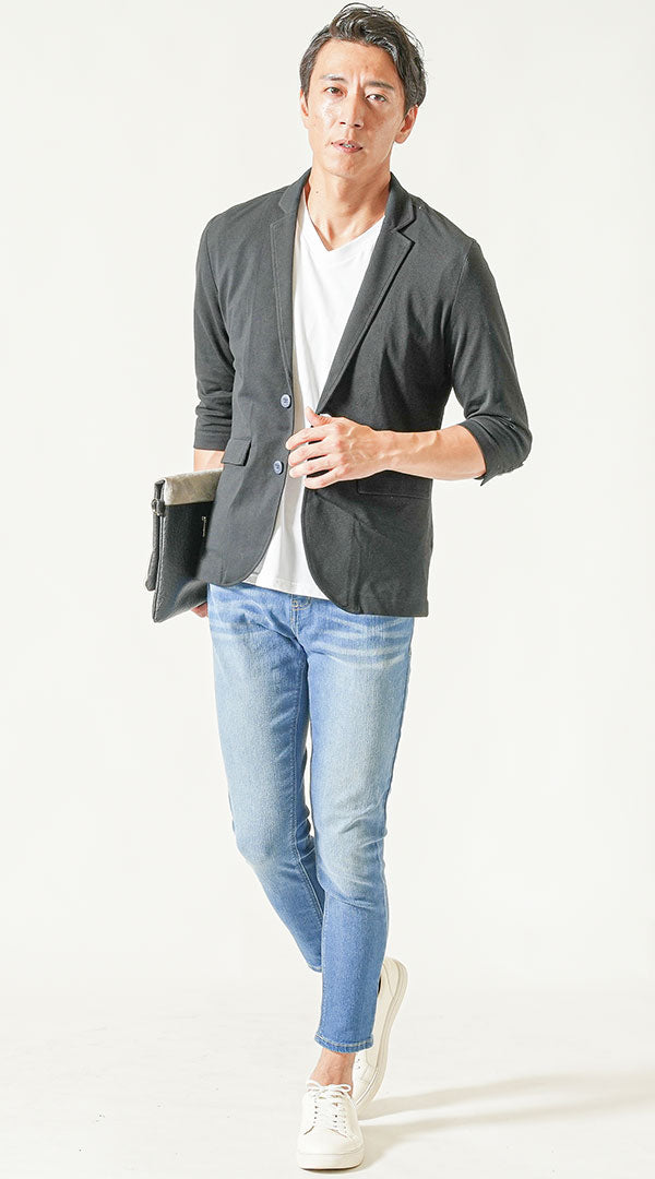 40代メンズのデニムと白スニーカーを使った爽やかカジュアルコーデ