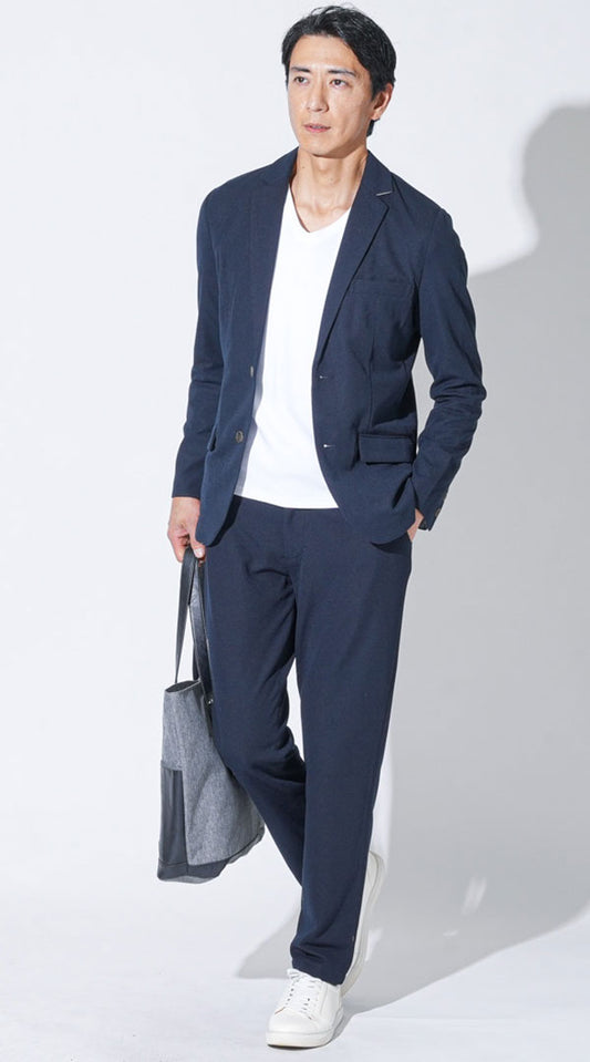 ネイビーセットアップ　ネイビーテーラードジャケット　白長袖VネックTシャツ 　ネイビーテーパードパンツ　白ローファー　snp_qf0850