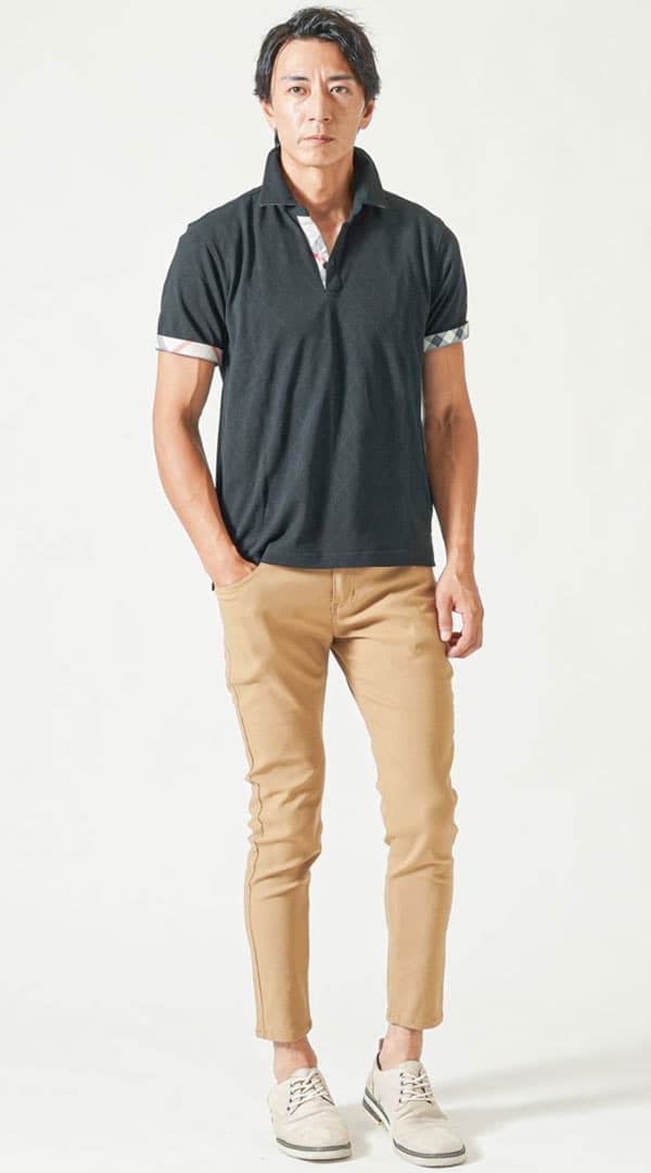 黒半袖クールマックス素材ポロシャツ　ベージュスキニーテーパードアンクルチノパンツ　グレーシューズ　snp_py0096