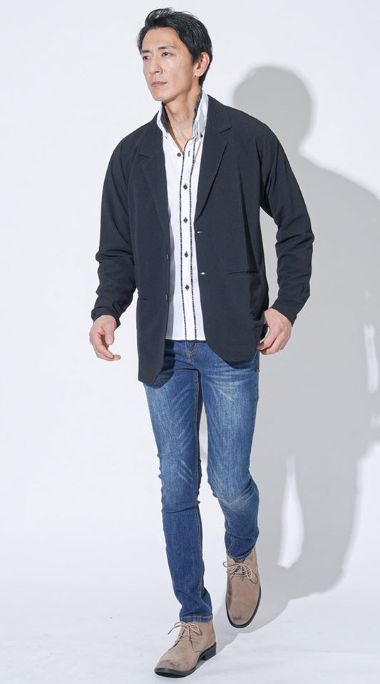 黒ストレッチカットテーラードジャケット　白デザイン美シルエットシャツ 　ネイビーテーパードストレッチデニムパンツ　ベージュブーツ　snp_qi0271