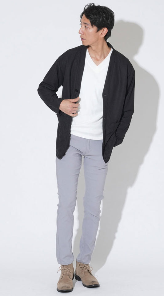 黒セミロングカーディガン　白ランダムテレコVネック無地Tシャツ　グレーストレッチ素材スキニーカラーチノパンツ　ベージュシューズ　snp_qt0194