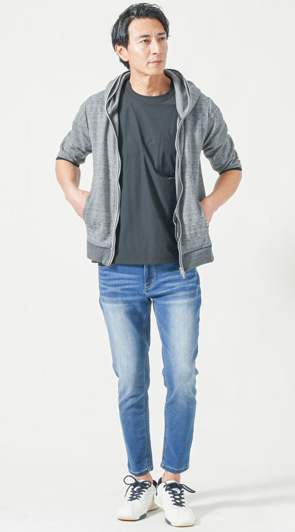 グレー五分袖パーカー　黒半袖クルーネックTシャツ　ブルースキニーデニムパンツ　白スニーカー　snp_pp0814