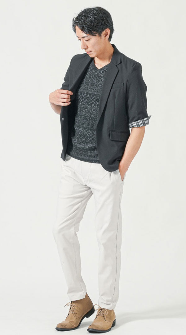 黒長袖五分袖テーラードジャケット　黒半袖VネックTシャツ　白テーパードチノパンツ　ベージュチャッカブーツ　snp_pt0008