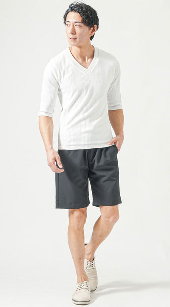 リゾートにも合うランダムテレコTシャツとハーフパンツの夏コーデ