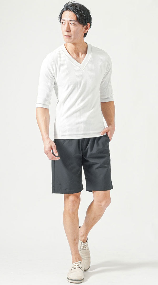 白七分袖VネックTシャツ　黒ハーフパンツ　グレーシューズ　snp_pq0272