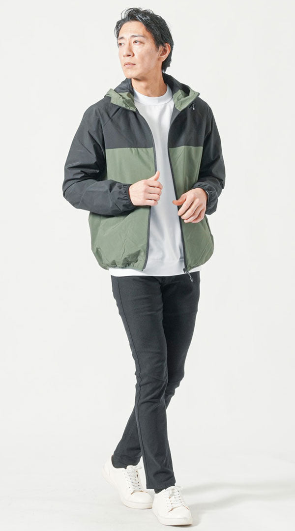 40代メンズにおすすめのマウンテンパーカーと黒パンツの春のアウトドアコーデ