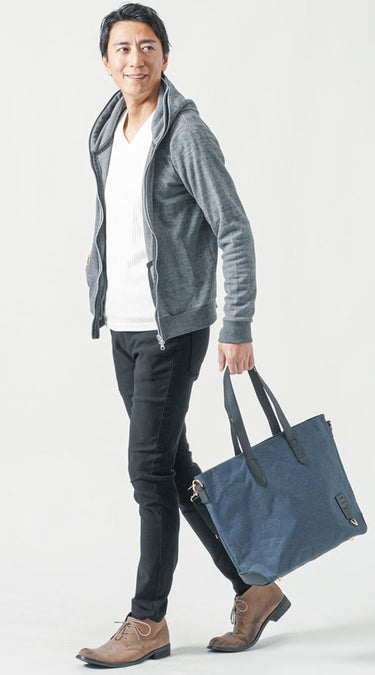 メンズにおすすめの細身な黒ストレッチパンツ