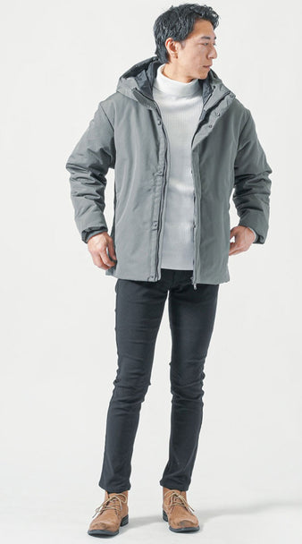 60代男性におすすめの11月後半コーデ フードブルゾンと白タートルで寒さ対策しながら若々しさも演出