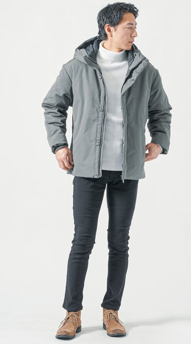 暖かさと動きやすさを兼ね備えた30代男性の冬旅行コーデ グレー中綿アウター×細身パンツ