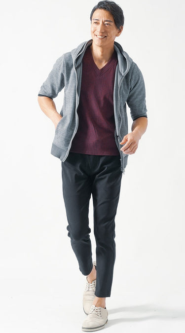 黒ズボン・パンツに合うパーカーとのバランスを考えた冬におすすめの黒のズボンのメンズコーデ例