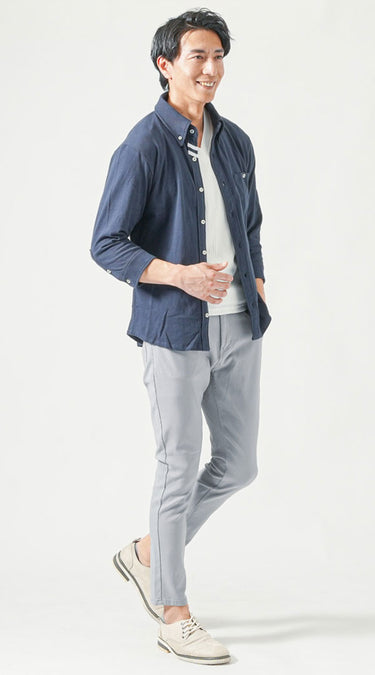 細身のパンツとポロシャツのコーデ