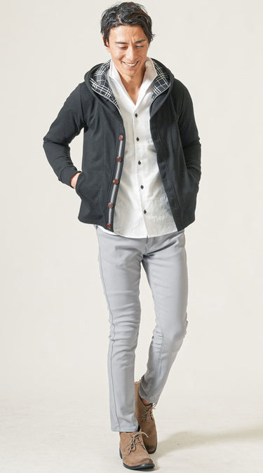 ライトグレーパンツ×パーカーの春メンズコーデ