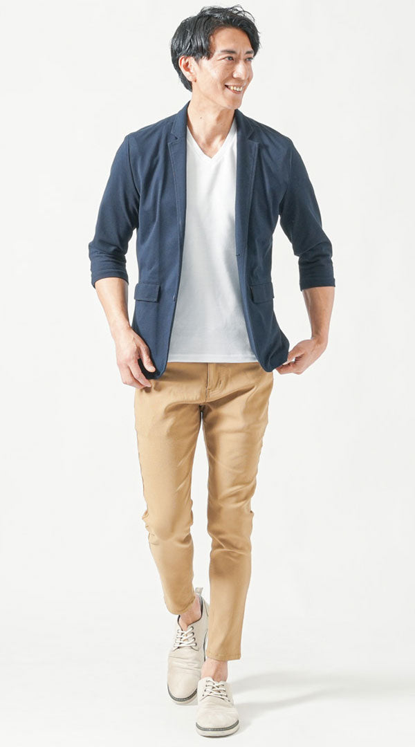 ネイビー七分袖テーラードジャケット　白半袖VネックTシャツ　ベージュスキニーテーパードアンクルチノパンツ　グレーシューズ 　snp_pr0055