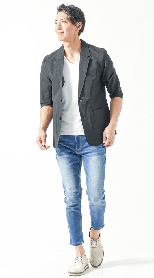 黒七分袖テーラードジャケット　白半袖VネックTシャツ　ブルースキニーアンクルデニムパンツ　グレーシューズ　snp_ot0629