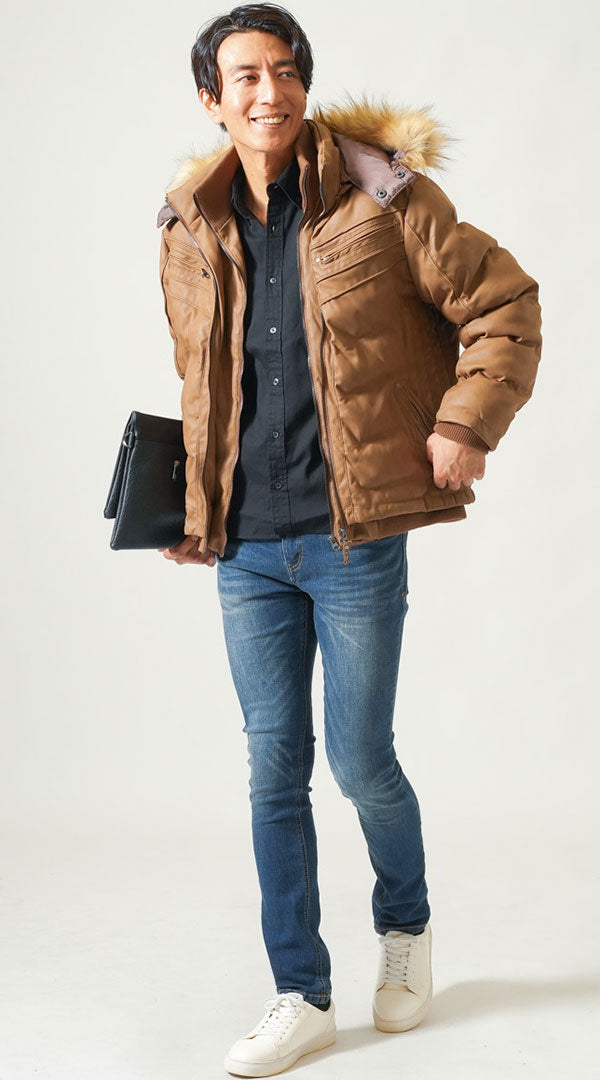 40代メンズにおすすめの白スニーカーと細身のデニムを合わせたコーデ例