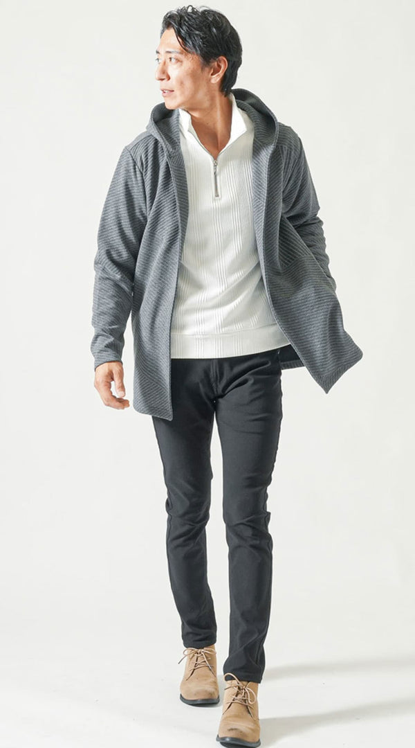 40代メンズにおすすめの肩が落ちるパーカーと黒パンツを使った体型カバー秋コーデ