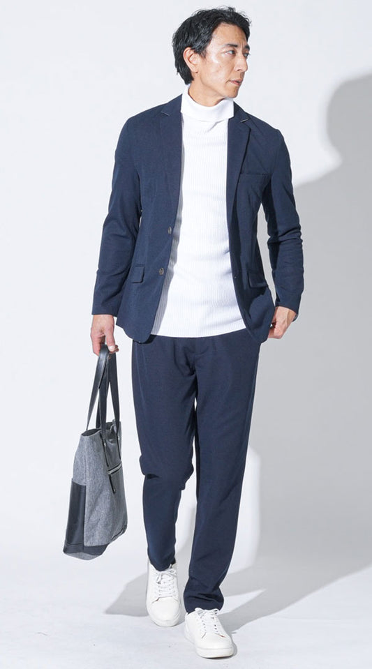 ネイビーセットアップ　ネイビーテーラードジャケット　黒スリムタートルネックニット　ネイビーテーパードパンツ　白ローファー　snp_qf0942