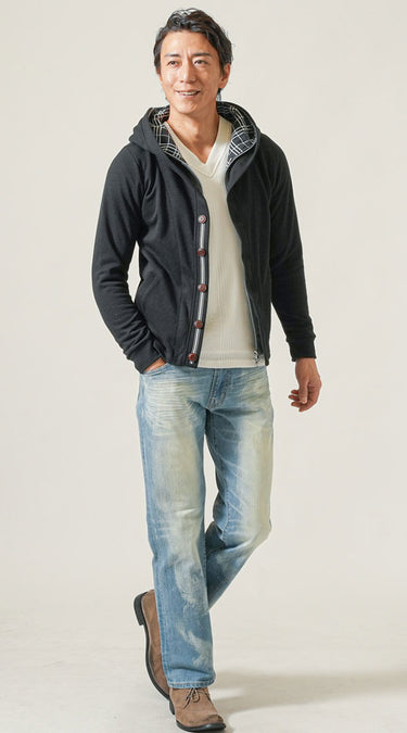 左右ともに 上半身はコンパクトで下半身は広がりのあるスタイルのコーデ