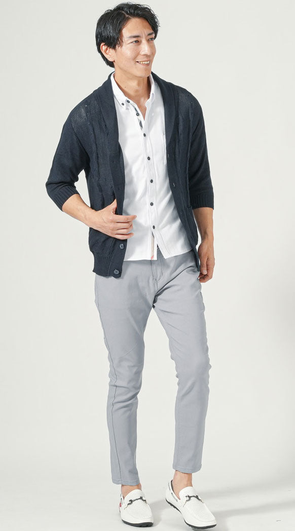 ネイビー七分袖ショールカラーサマーニットカーディガン　白半袖シャツ　グレースキニーテーパードアンクルチノパンツ　白デッキシューズ　snp_pv0093