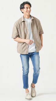 ネイビー半袖シャツ×白Tシャツ×アンクルデニムの休日コーデ
