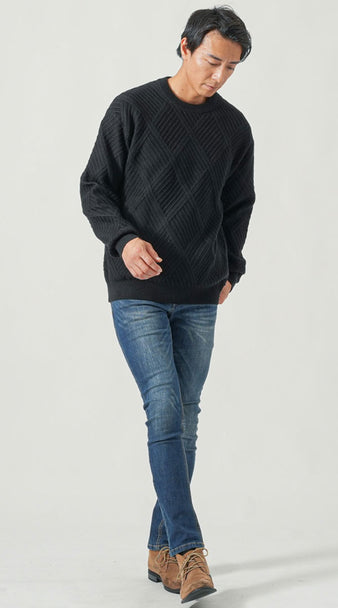 メンズにおすすめの40代イケオジ秋ブーツコーデ｜黒ニットとスキニーデニムに明るめブーツを合わせた着こなし