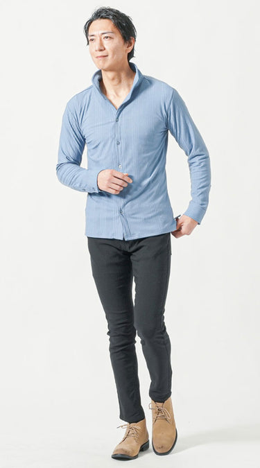 水色の服×黒パンツコーデ例