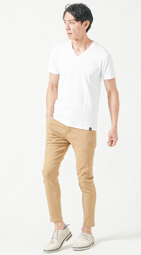 白半袖VネックTシャツ　ベージュスキニーテーパードアンクルチノパンツ　グレーシューズ 　snp_pr0065