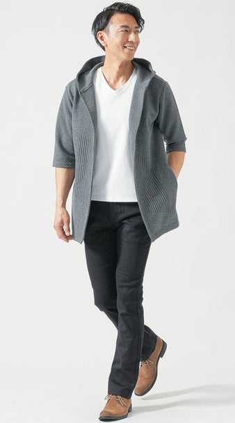 メンズにおすすめの五分袖カーディガンと黒ブーツカットパンツの春夏コーデ