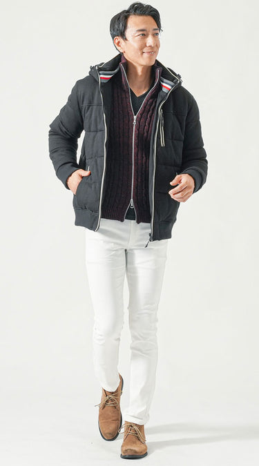 黒のアウター×白パンツコーディネート