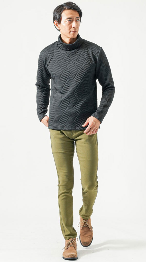 緑のズボン×黒カラーのコーデ