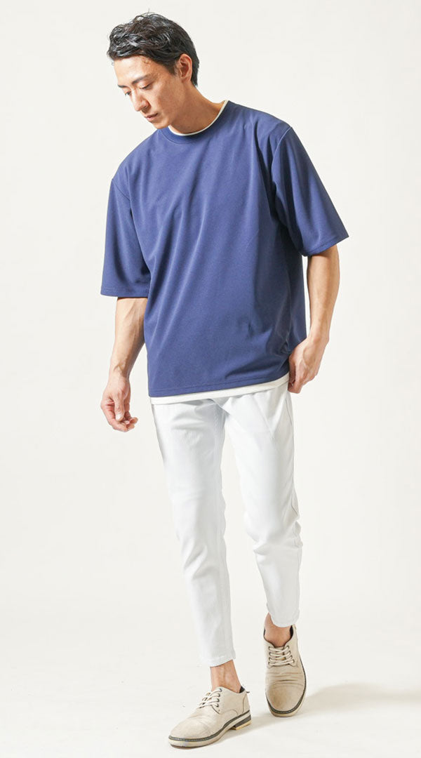 ネイビー半袖クルーネックTシャツ　白テーパードアンクルチノパンツ　グレーシューズ　メンズ コーデ 40代 50代 男性 人気 夏 に合う おすすめ 着こなし おしゃれ かっこいい