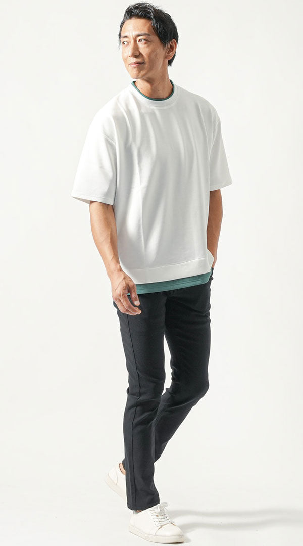 6月のパパコーデにおすすめの30代メンズ服装｜白ビッグTシャツ×黒パンツ×白スニーカーのシンプルできれいめな動きやすい休日コーデ