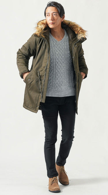 Vネックのラインをきれいに活かす“インナーを見せないコーデ”