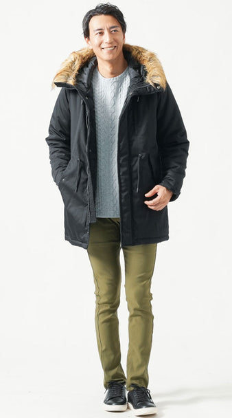 メンズにおすすめの細身カーキパンツと中綿コートのミリタリー風コーデ