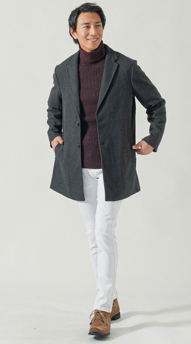 黒のアウター×白パンツコーディネート