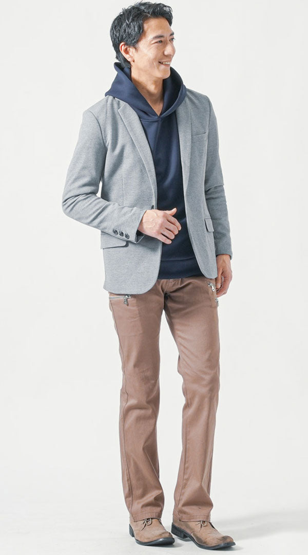 40代メンズにおすすめのネイビープルオーバーパーカーとグレージャケットを合わせた大人の上品カジュアルコーデ