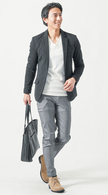 自然とカッコよく見える細身チノパンコーデ例