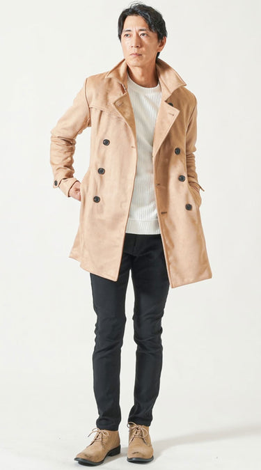 ベージュの服×黒パンツコーデ例