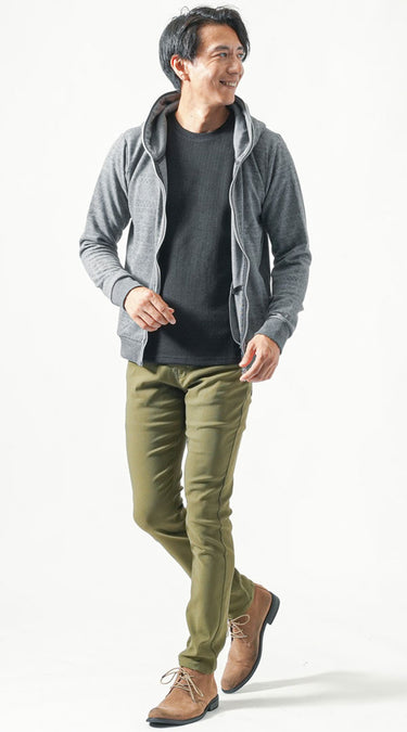 カーキスキニーパンツ×ブーツコーデ