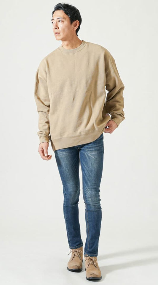 ベージュコットンゆったりトレーナー　白Vネック長袖Tシャツ　ネイビーテーパードストレッチデニムパンツ　ベージュブーツ　snp_qh0153