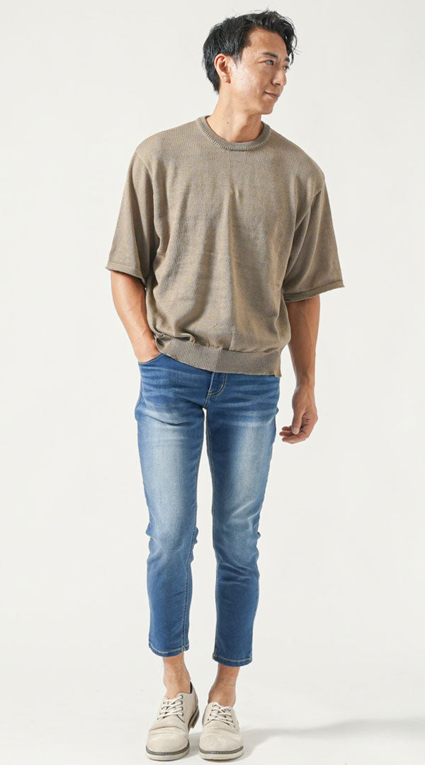 グレージュ半袖サニットTシャツ　ブルースキニーアンクルデニムパンツ　グレーシューズ メンズ コーデ 40代 50代 男性 人気 夏 に合う おすすめ 着こなし おしゃれ かっこいい
