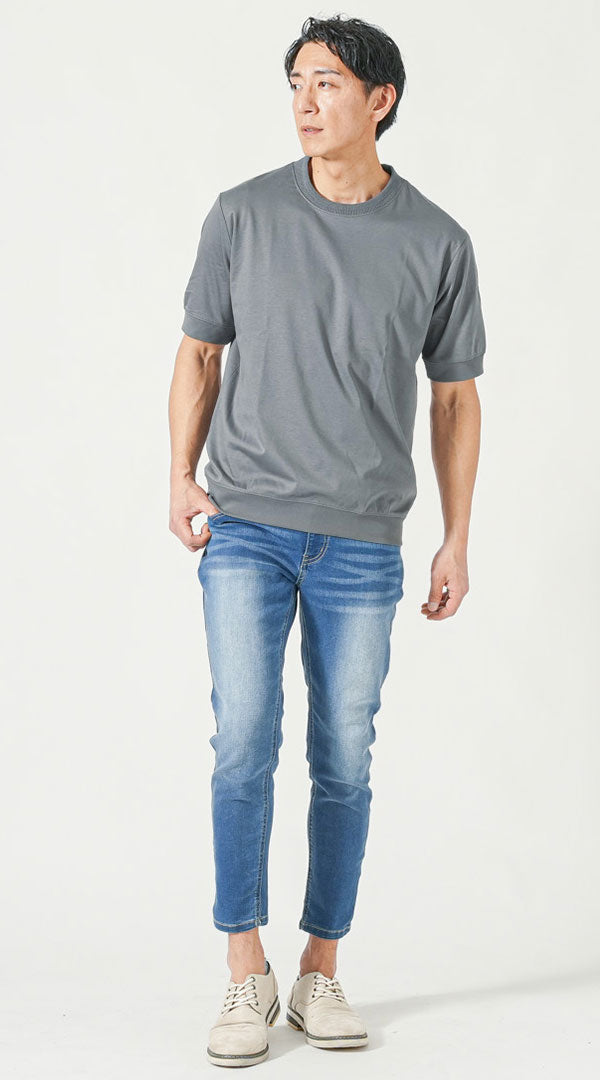 グレー半袖クルーネックTシャツ　ブルースキニーアンクルデニムパンツ　グレーシューズ　snp_po1410
